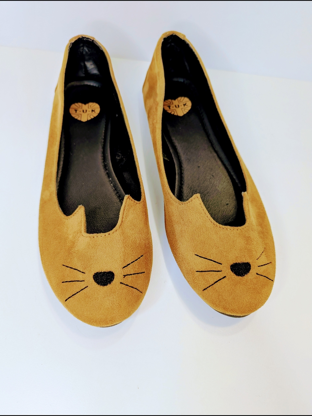T.U.K. Tan Suede "Sophistakitty" Flats Embroidered Cat Face Woman's Size 8